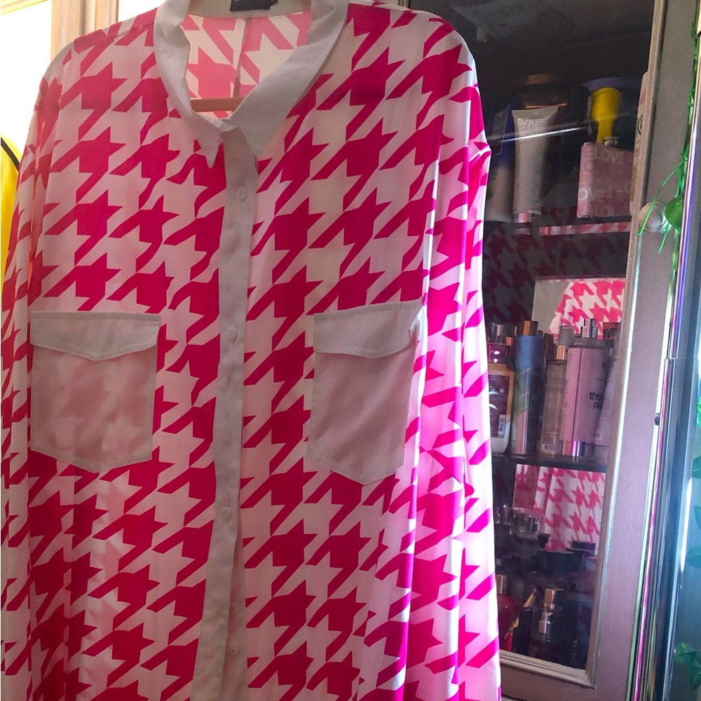 Pink and White large Houndstooth Print Duster.